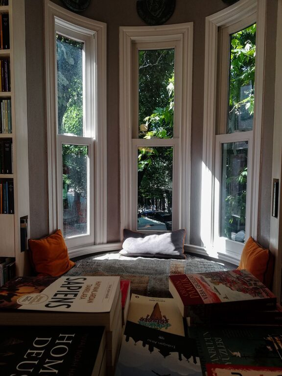 How to Create a Cozy Reading Nook in Your Home